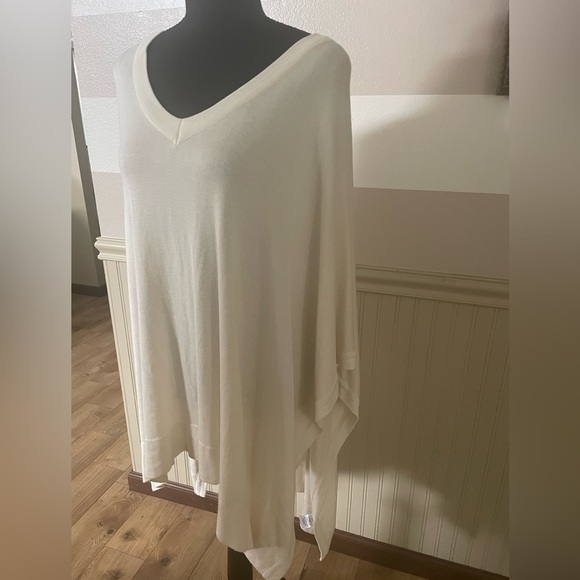 Ann Taylor Cream Knit Poncho - Picture 9 of 11